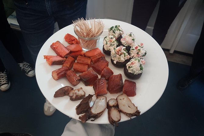 Eat Like a Canadian Food & Sightseeing Tour - A Victoria food walk with built-in city stories