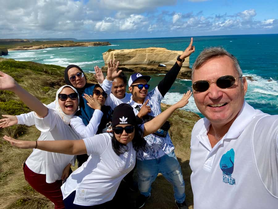 From Melbourne: Great Ocean Road Boutique Tour in Reverse - Boutique minibus comfort (max 11) and your guide’s role