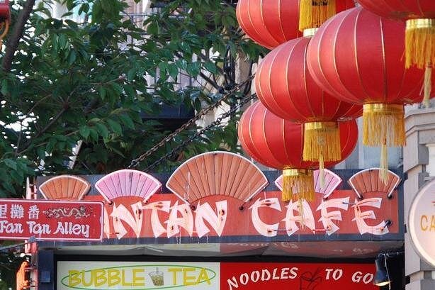 Historical Chinatown Walking Tour - How Mobile Listening Aids Change the Tour Experience