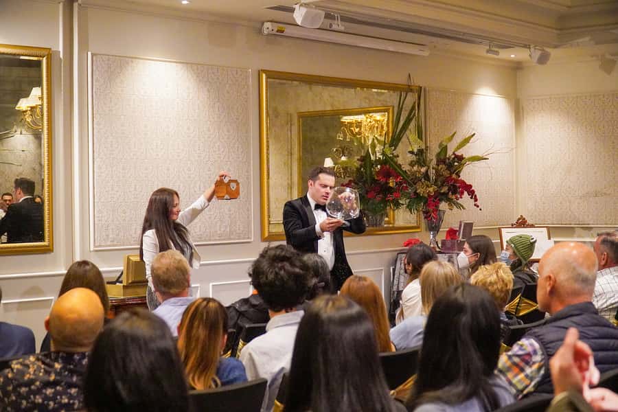 Impossible Occurrences - Melbourne Magic Show - The 5-star Marriott setting and how the room changes the show