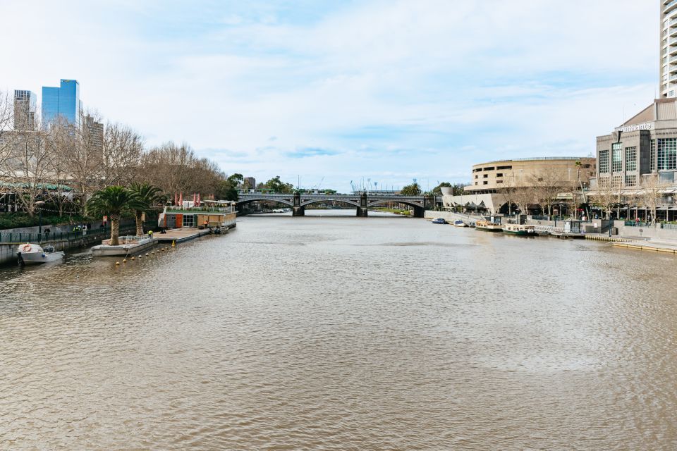 Melbourne: 1-Hour Gardens and Sporting Precinct River Cruise - Inside cabin vs outside sun deck: where you should stand (or sit)