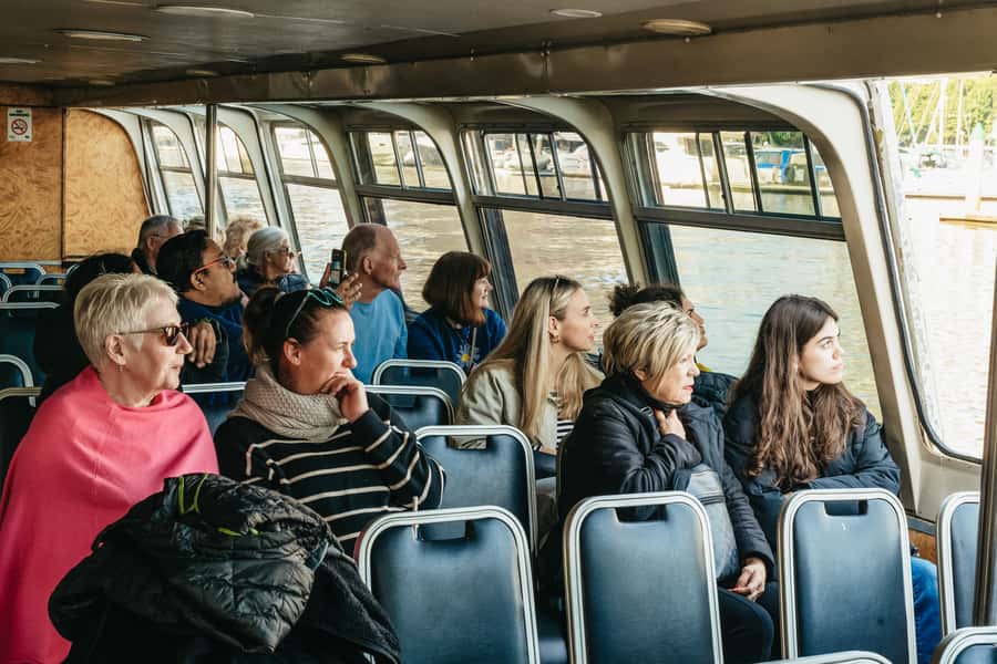Melbourne: 2-Hour City Highlights River Cruise - The crew experience: why staff friendliness changes the vibe