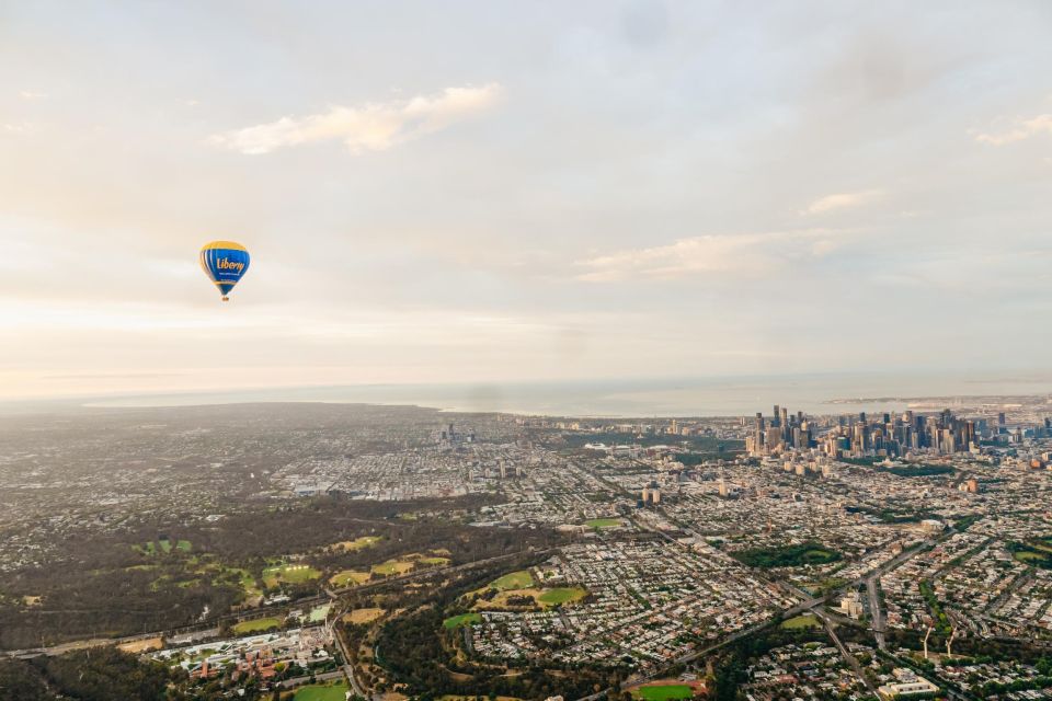 Melbourne: Balloon Flight at Sunrise - Up in the Sky for an Hour: MCG, Yarra River, Parks, and Botanical Gardens