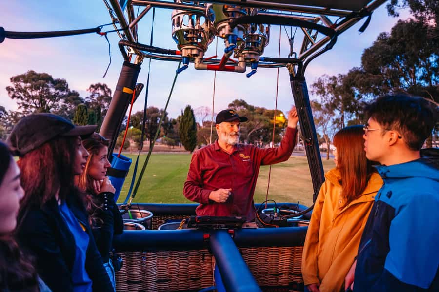 Melbourne: Balloon Flight at Sunrise - How the Pilot Lands Somewhere New: Wind Layers and a Safe Touchdown