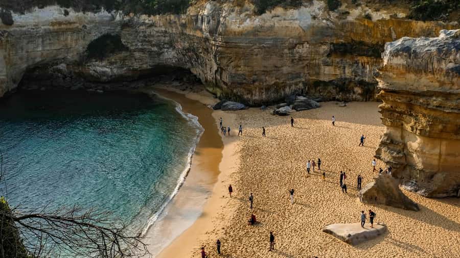 Melbourne: Great Ocean Road Extended–Top Stops&London Bridge - Twelve Apostles: where the geology looks unreal in person