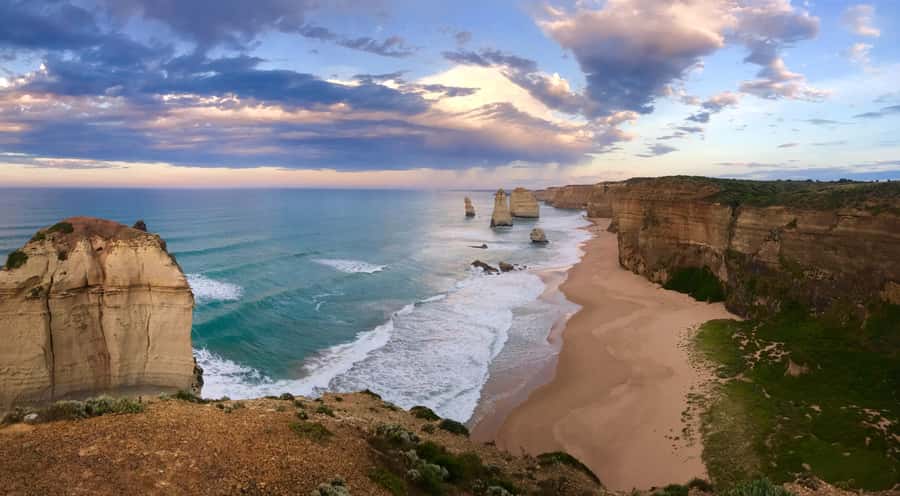 Melbourne: Great Ocean Road to 12 Apostles via the Coastline - Memorial Arch, Lorne views, and the pace of short stops