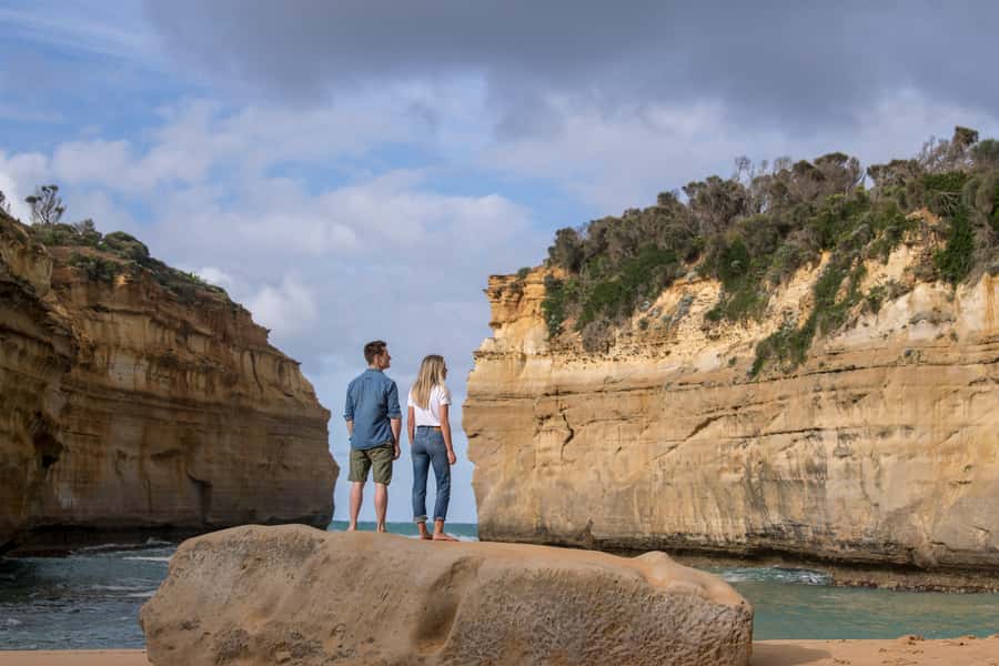 Melbourne: Great Ocean Road Ultimate 12 Apostles with Lunch - Memorial Arch and the road’s emotional payoff