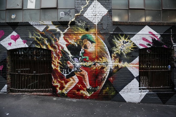 Melbourne Street Art Tour - Cheese, fruit, wine, and beer: the included finale that actually feels social