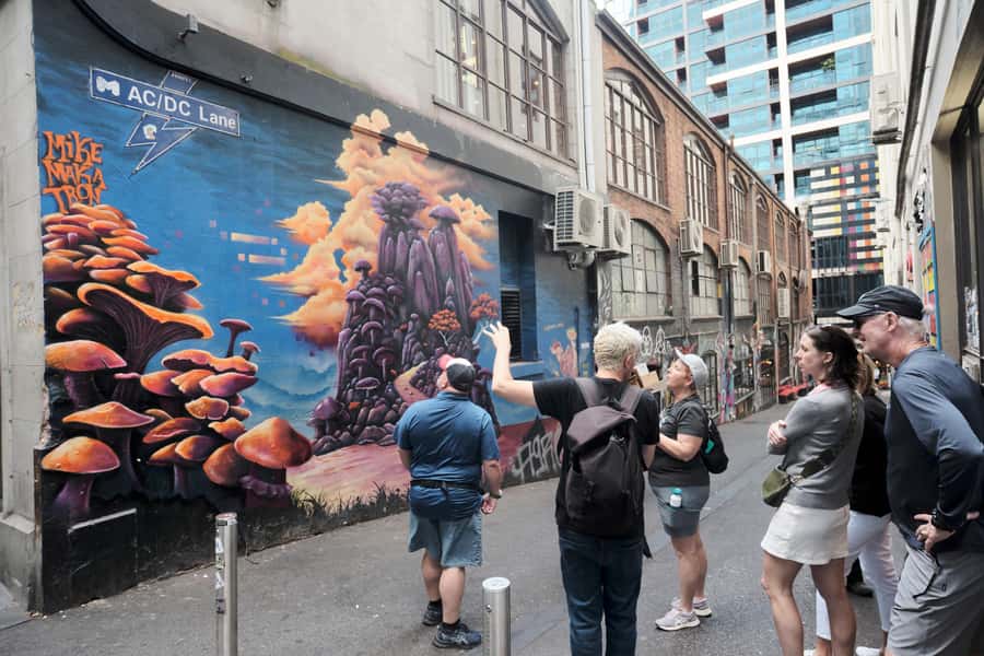 Melbourne: Street Art Walking Tour with a Street Artist - The walking part: when the schedule actually matters