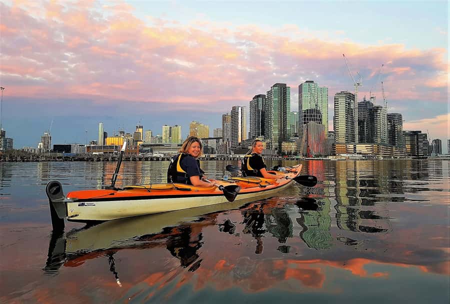 Melbourne: Sunset Kayak Tour with Dinner - Safety Briefing and Technique: How Beginners Settle In