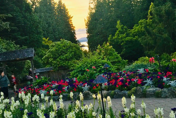 Private Deluxe Tour of Victoria & to Butchart Gardens (5 hrs) - Beacon Hill Park: peacocks, ponds, sequoias, and a 127-foot totem pole