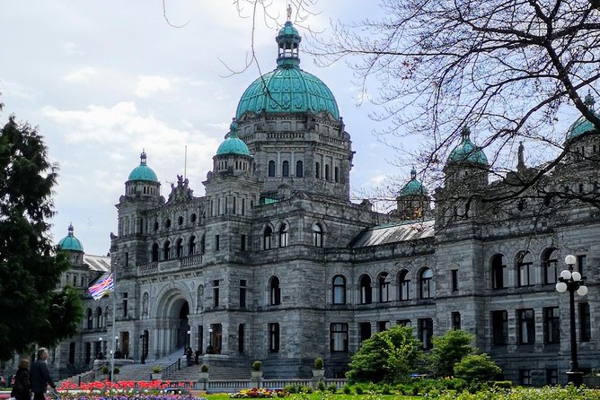 Victoria & The Butchart Gardens:Deluxe City and Garden Experience - Private pickup in Victoria: less stress, more sightseeing