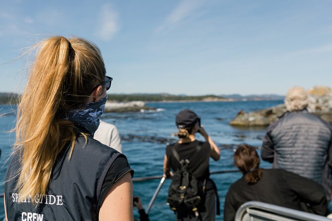 Victoria Whale Watch Tour - The naturalists and captain: how the info makes sightings better