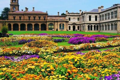 Werribee Zoo & Werribee Mansion Tour - Getting to the day-trip starting line at Federation Square