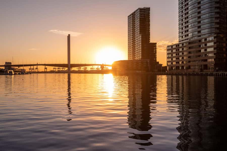 Yarra River: 1.5-Hour Scenic Sunset Public Cruise - Where to Meet at 45 Newquay Promenade (And Why It Matters)